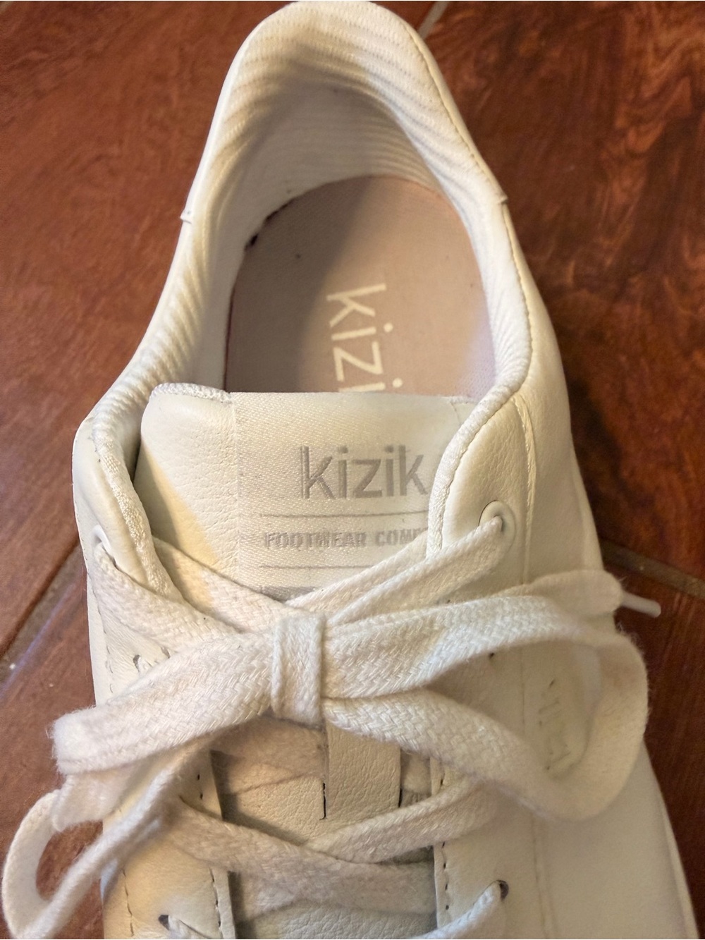 White Leather Women’s Sneakers - VEGAS 2 Low-Top Size 9 Wide - Picture 6 of 9